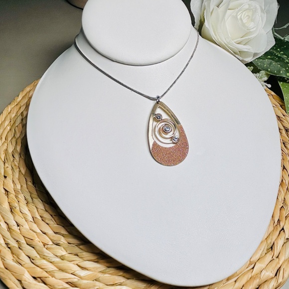 Art Deco Brushed Gold Tone and Glittery Teardrop Pendant on Silver tone chain. - Picture 4 of 9